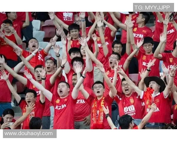 上海足球队技术争议引发热议球迷与专家观点碰撞激烈